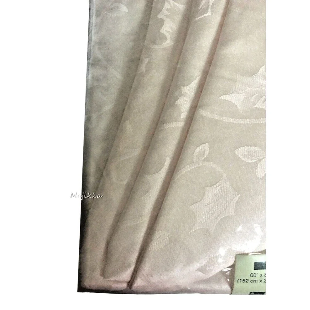 Christmas Ivory Tablecloth 60x84 Plus 6 Napkins Embossed Holly Leaf Berry Damask